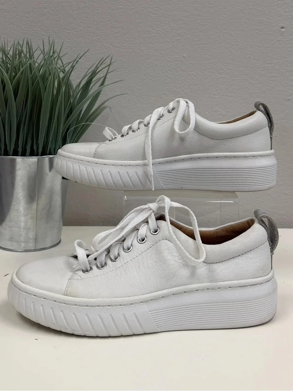 Söfft White Parkyn Leather Comfort Platform Sneakers - Size 7